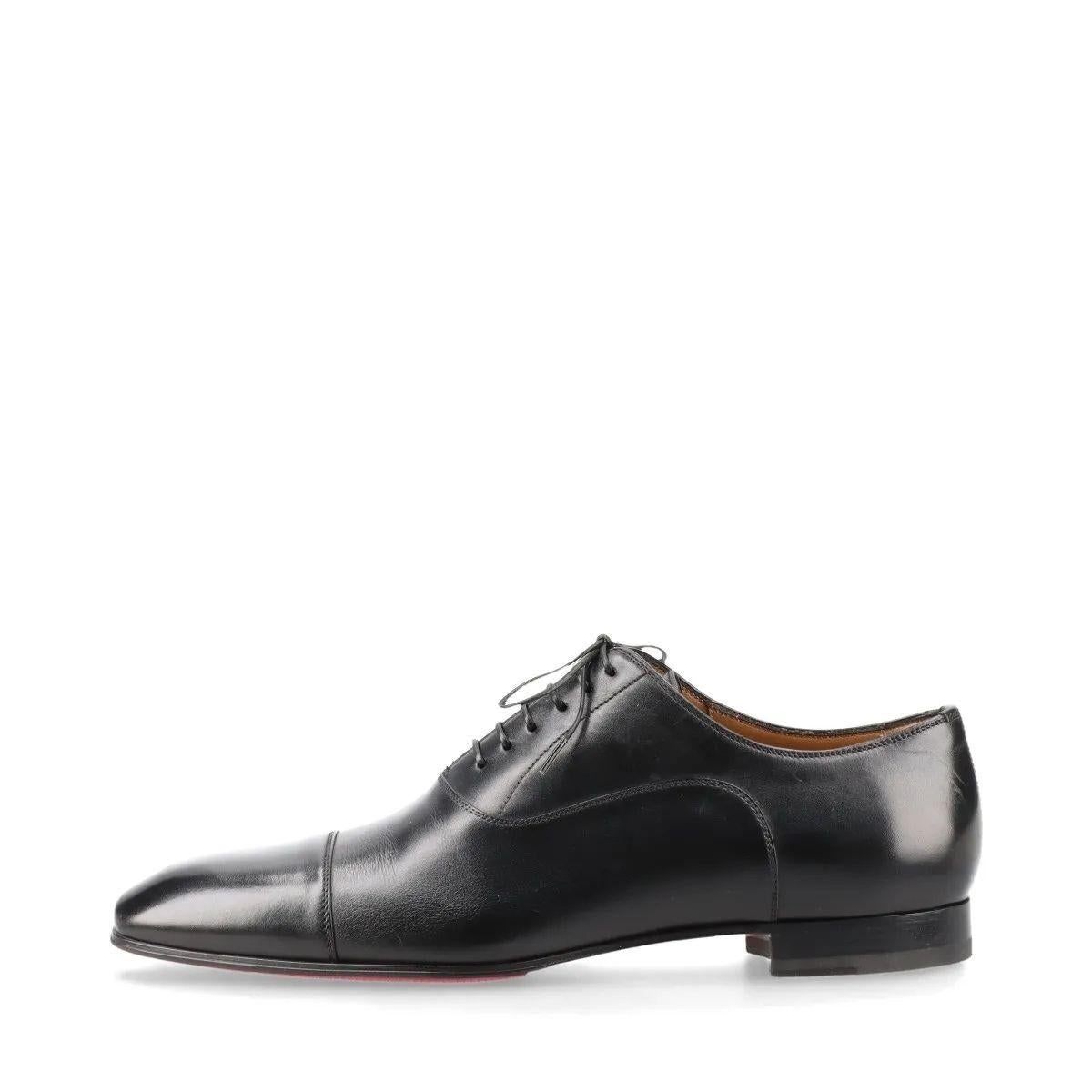 The Christian Louboutin Leather Straight Tip Shoes for men in black are the epitome of timeless sophistication and luxury craftsmanship. Made from premium smooth leather, the classic shoes feature a sleek straight cap toe that enhances their refined