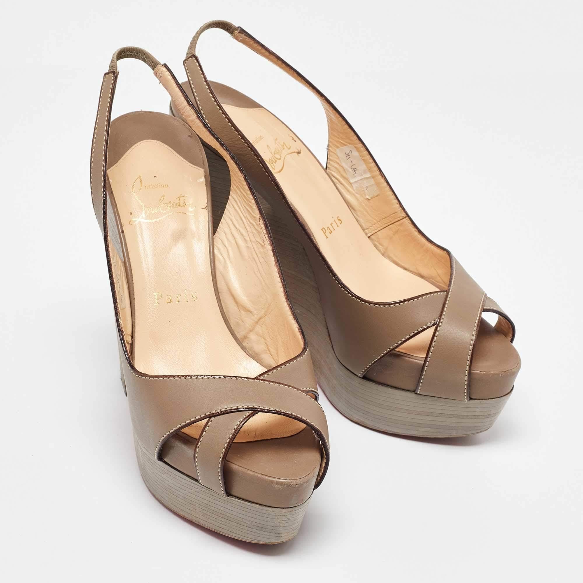 Christian Louboutin - Sandales à plateforme très courtes en cuir, taille 36,5 Bon état - En vente à Dubai, Al Qouz 2
