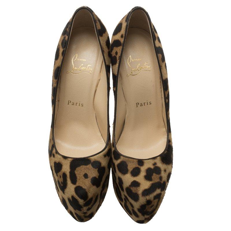 This stunning and alluring pair of Daffodile Pumps coming from the house of Christian Louboutin will add a little more spark to your look. It is crafted from incomparable leopard hair-on exterior, featuring almond platforms. They come with leather