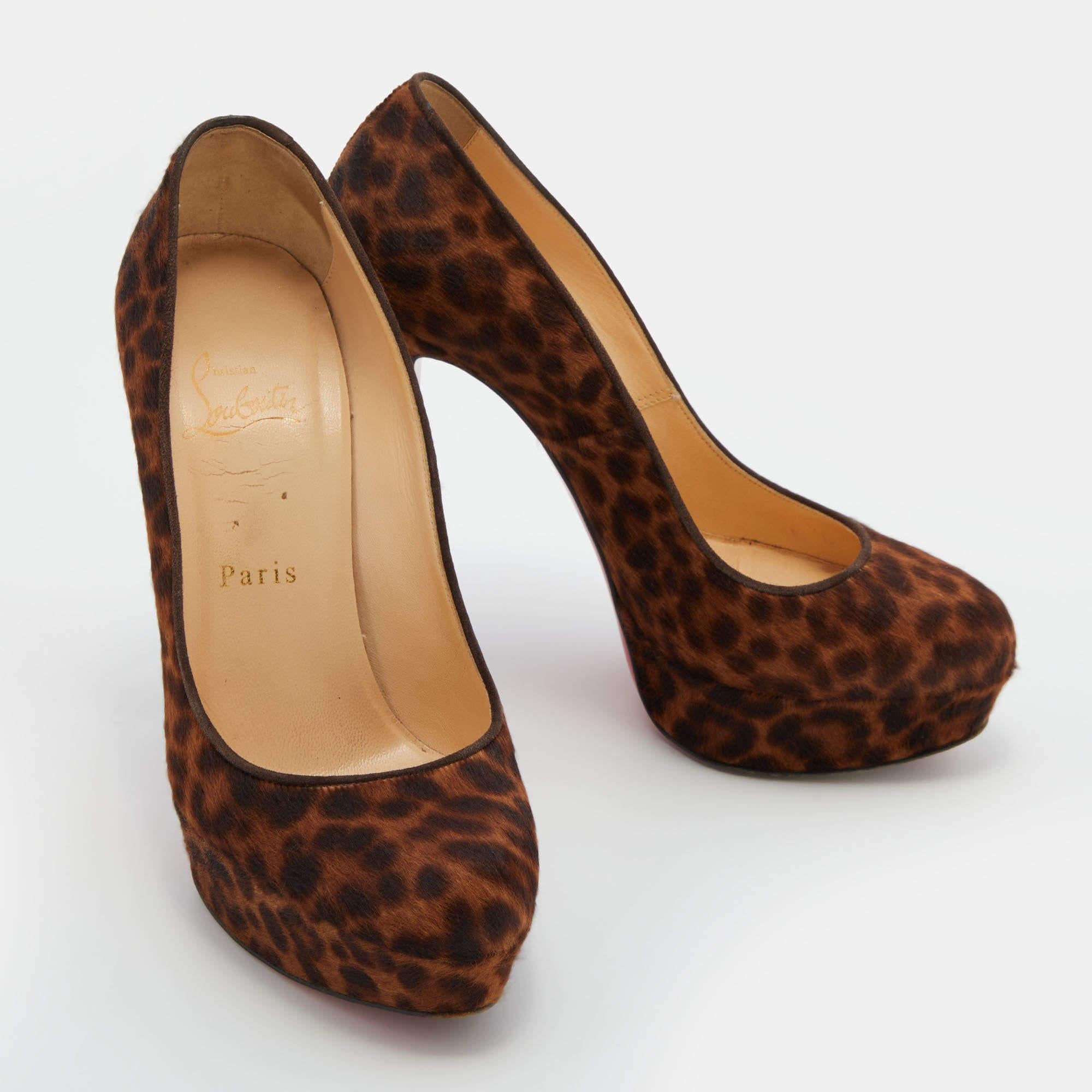 Christian Louboutin Leopard Print Calf Hair Bianca Platform Pumps Size 37.5 In Fair Condition For Sale In Dubai, Al Qouz 2