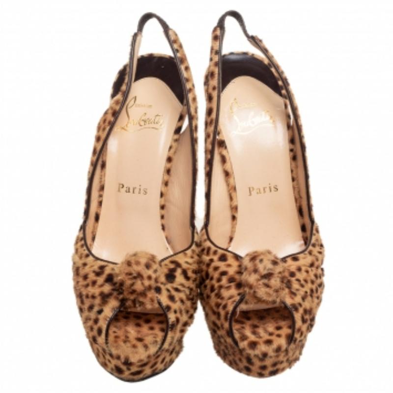 Christian Louboutin Bombas Jenny Slingback de pelo de becerro con estampado de leopardo Talla 37.5 en Bueno estado para la venta en Dubai, Al Qouz 2
