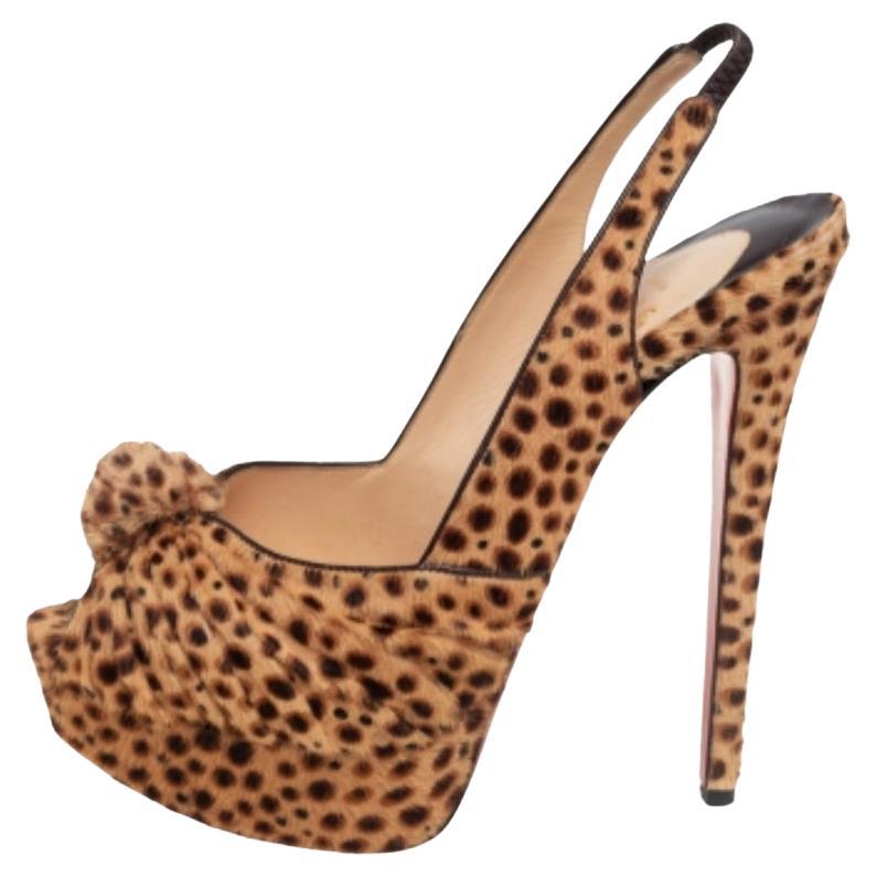 Christian Louboutin Bombas Jenny Slingback de pelo de becerro con estampado de leopardo Talla 37.5 en venta