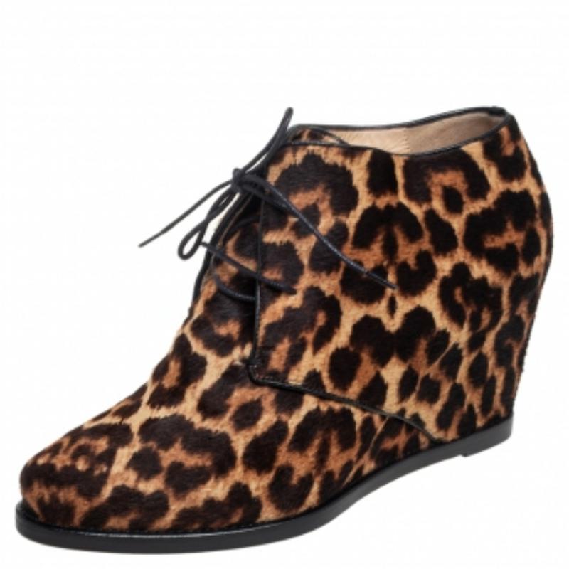 Christian Louboutin Leopard Print Kalbshaar Lady Schuss Keilstiefeletten 38 im Zustand „Gut“ in Dubai, Al Qouz 2