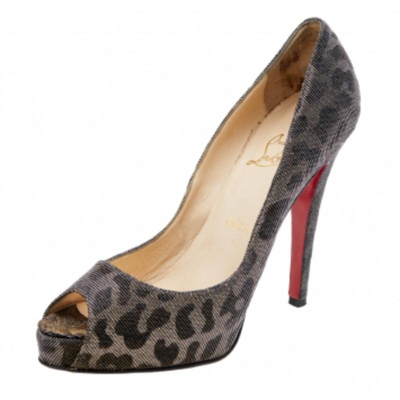 Christian Louboutin Leopard Print Lurex Fabric Very Prive Pumps Size 38.5 In Good Condition For Sale In Dubai, Al Qouz 2