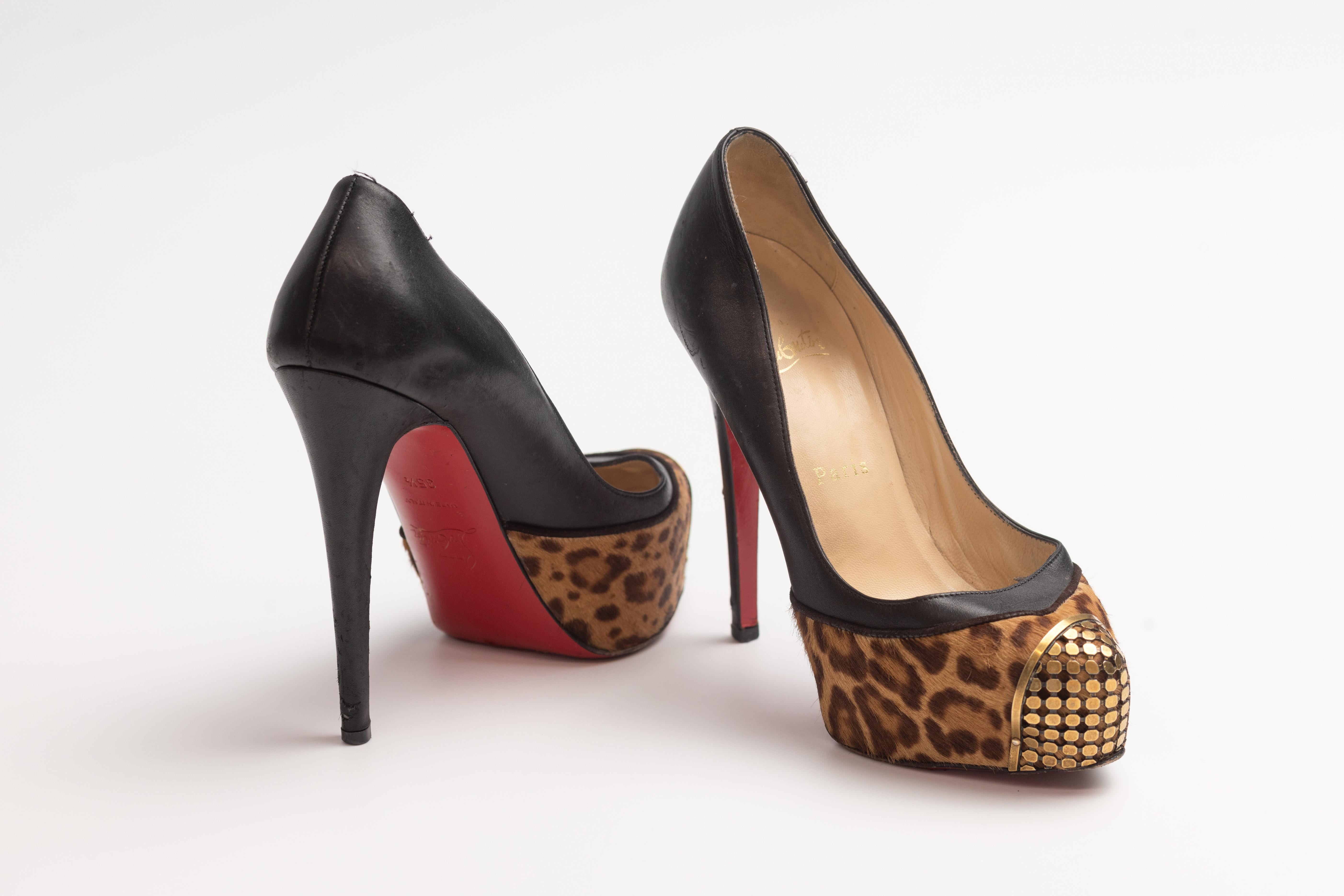 CHRISTIAN LOUBOUTIN LEOPARD PRINT PONY HAIR MAGGIE PUMPS (EU 35.5)

Color: Black with ebony cheat print 
Material: Leather with pony hair and a metal plate at toe.
Size: 35.5 EU / 4.5 US
Heel Height: 100 mm / 4”
Platform Height: 25 mm / 1” 
Comes