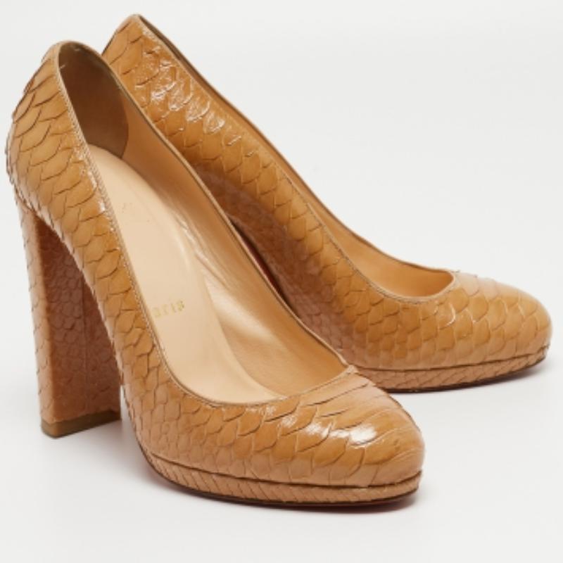 Women's Christian Louboutin Light Brown Patent Python Grapi Pumps Size 38 For Sale