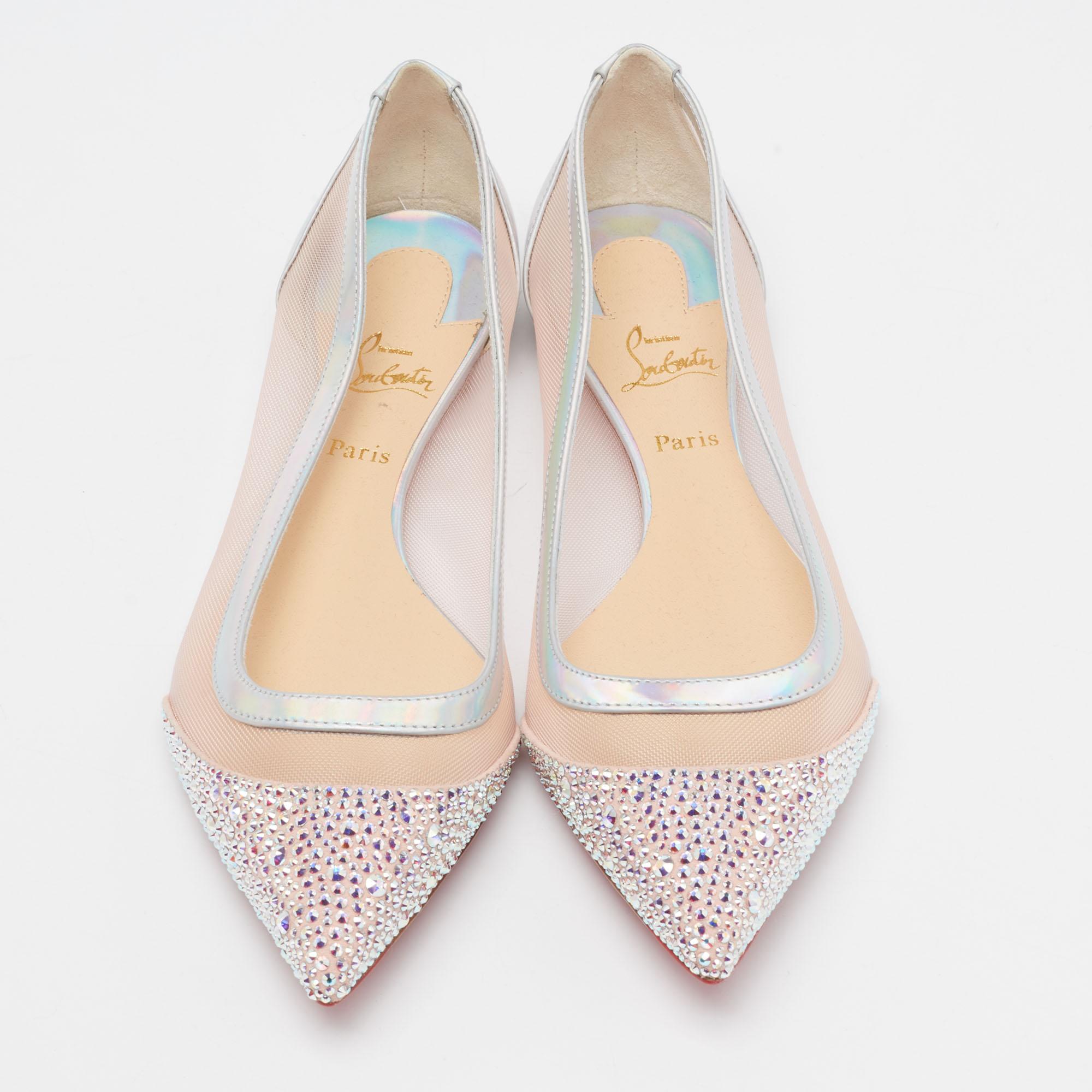 Pamper your feet with these beautifully designed Christian Louboutin ballet flats. With an elegant appeal and functional design, they are adorned with attractive crystal embellishments on the pointed toes. The pair comes created from mesh,