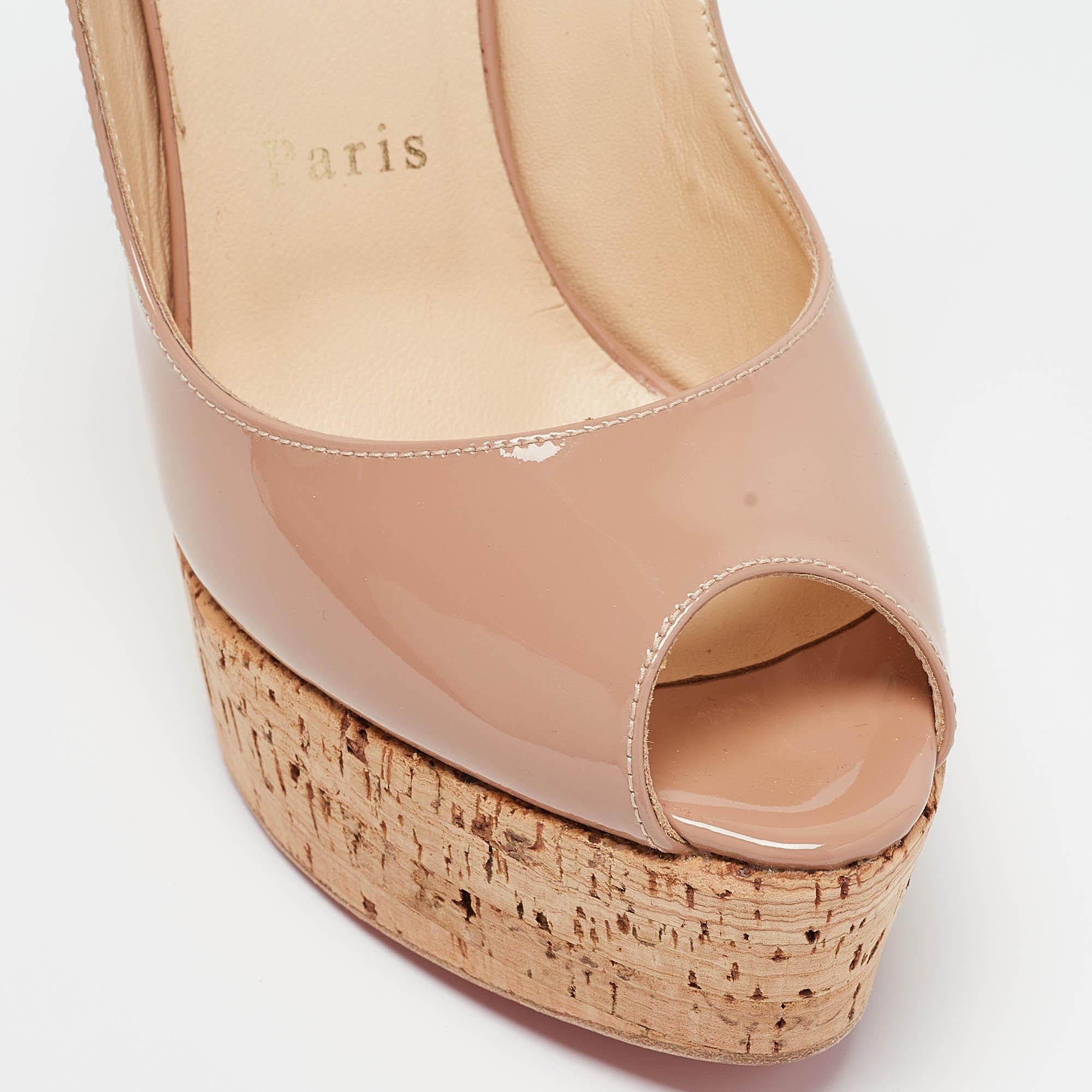Christian Louboutin Hellrosa Lackleder Une Plume Keilsandalen Grö�ße 37,5 2