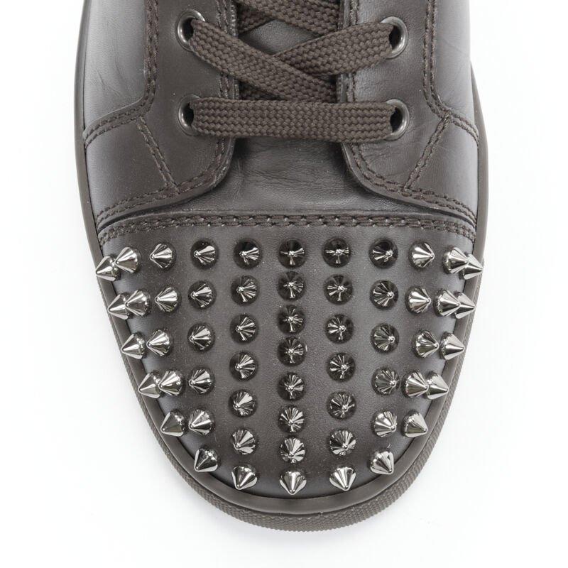 CHRISTIAN LOUBOUTIN Lou Spikes Orlatno marrone con borchie e punta alta EU40 in vendita 1