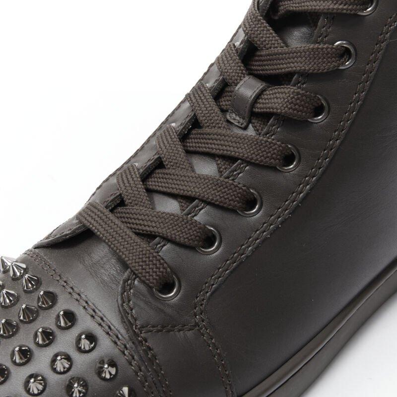 CHRISTIAN LOUBOUTIN Lou Spikes Orlatno marrone con borchie e punta alta EU40 in vendita 2