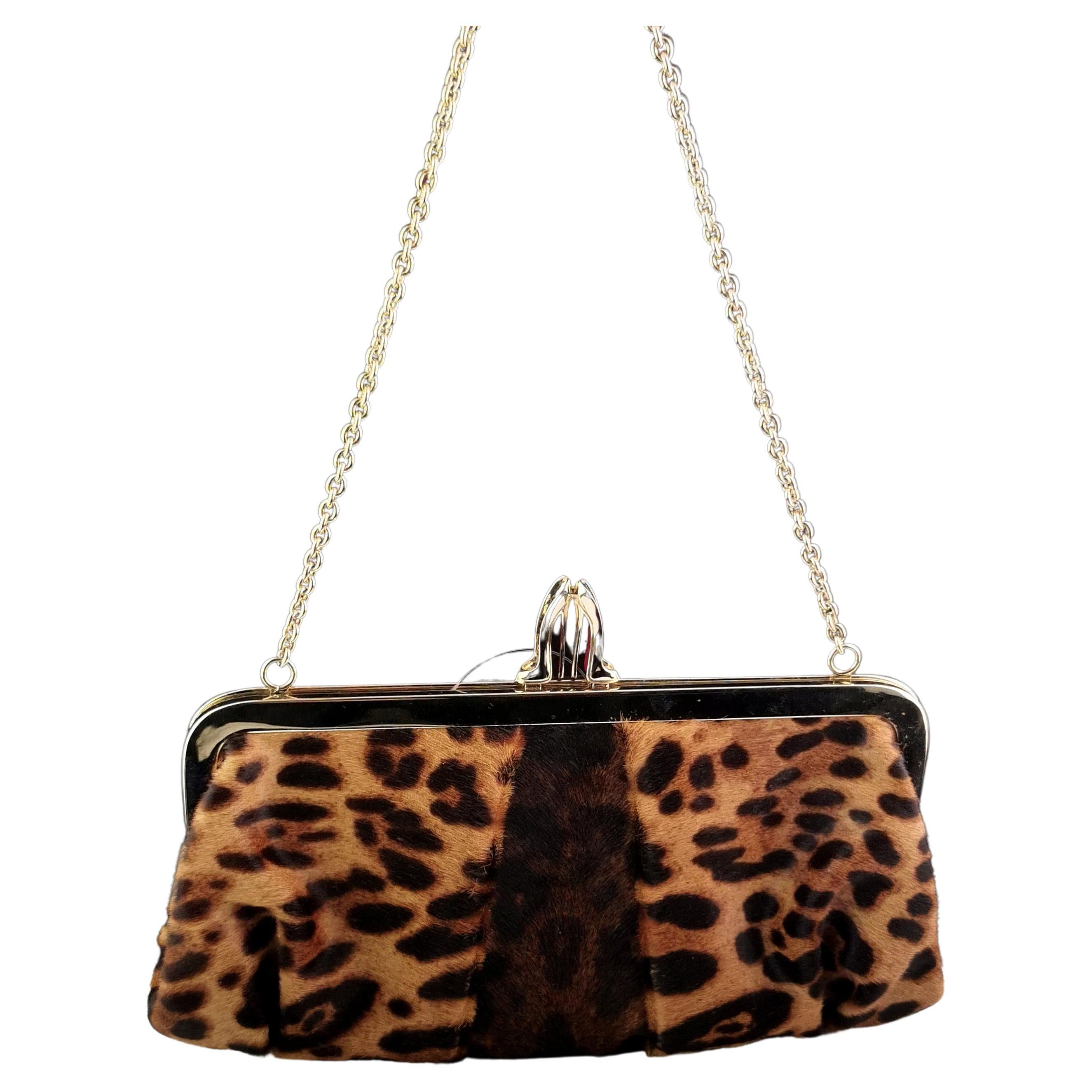 Christian Louboutin Loubi Lula, Clutch-Tasche mit Leopardenmuster, goldene Beschläge  im Angebot