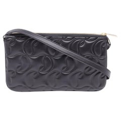 Borsa a tracolla Christian Louboutin Loubila con motivo goffrato in pelle nappa nera