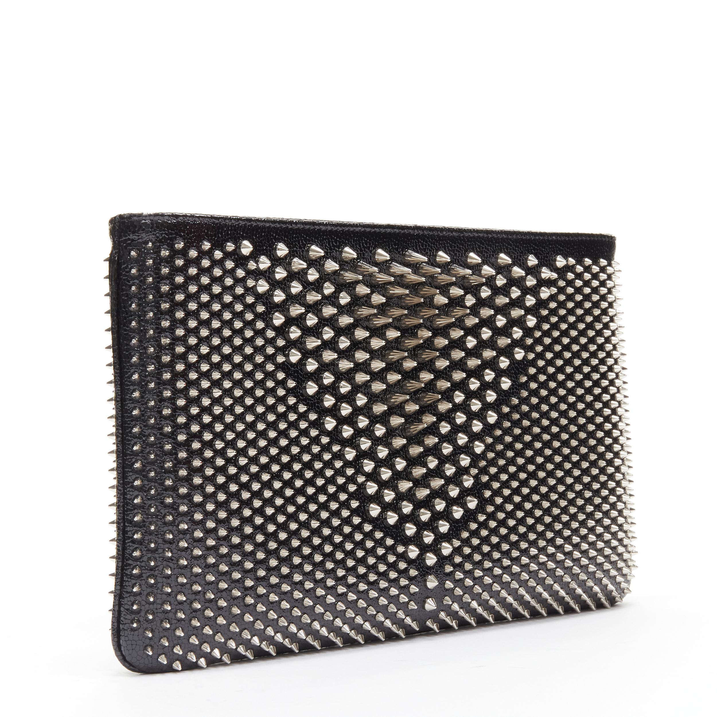 Noir CHRISTIAN LOUBOUTIN Loubiposh noir clouté  pochette à bandoulière en vente