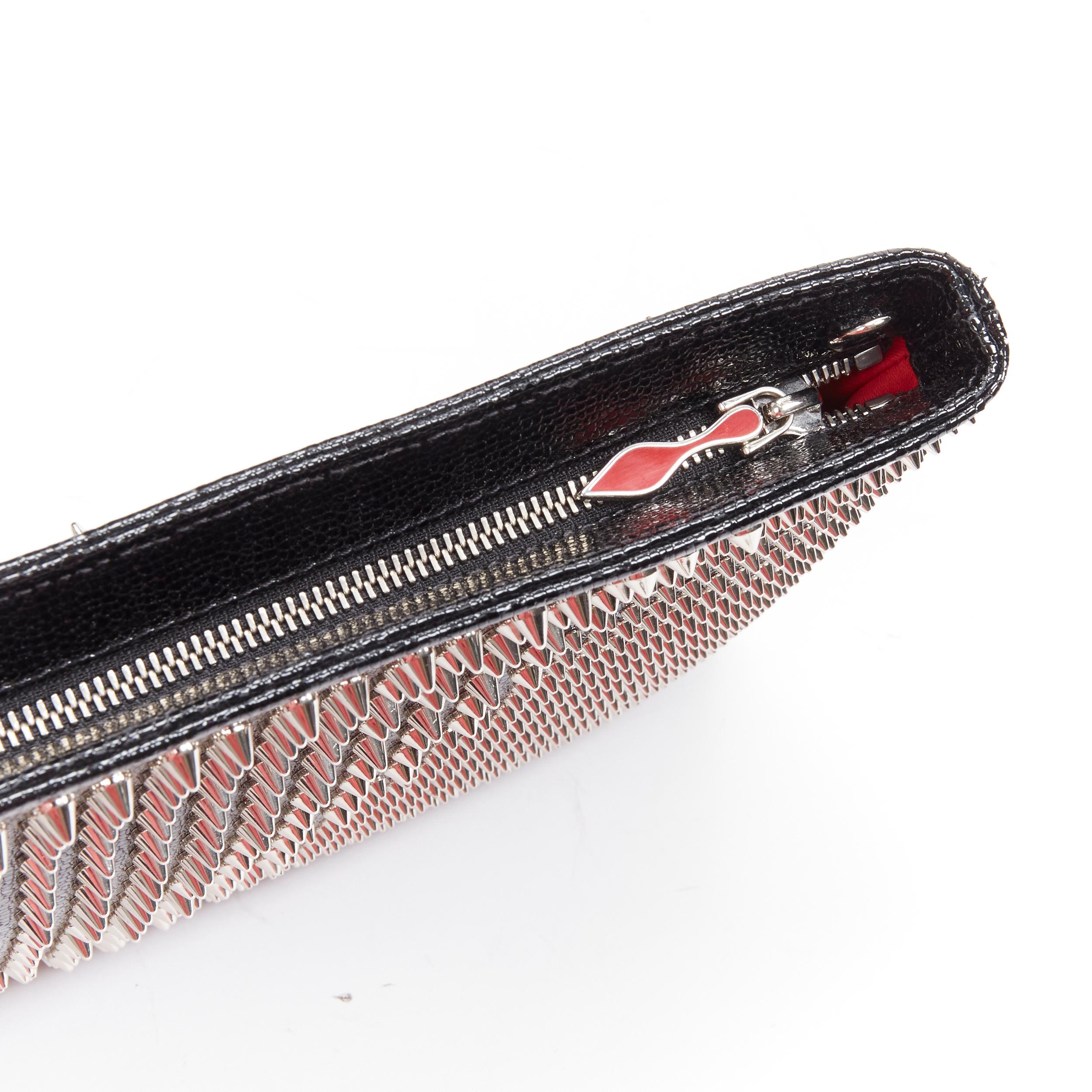 CHRISTIAN LOUBOUTIN Loubiposh noir clouté  pochette à bandoulière en vente 2