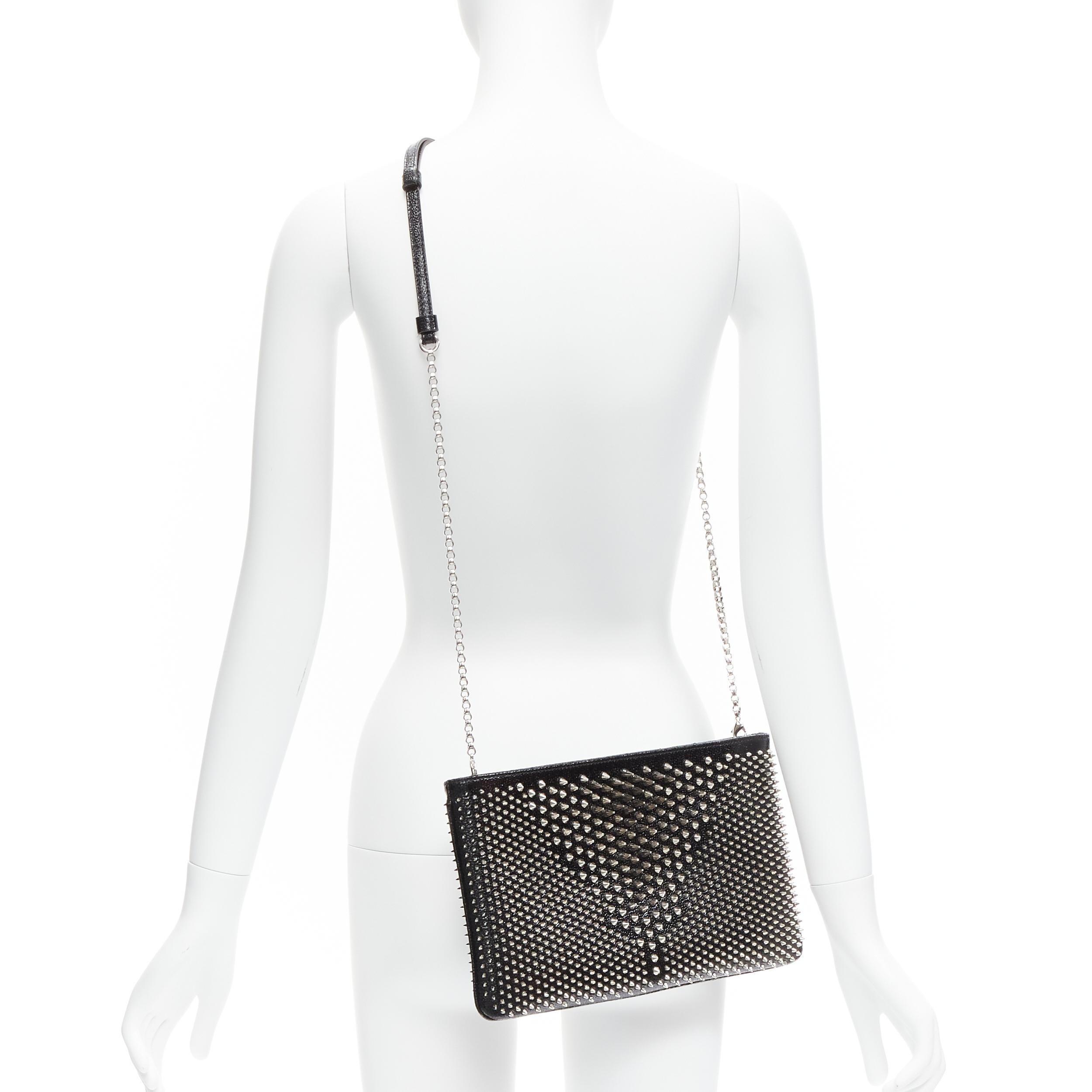 new CHRISTIAN LOUBOUTIN Loubiposh black spike stud leather crossbody shoulder clutch bag
Reference: TGAS/D00168
Brand: Christian Louboutin
Model: Loubiposh
Material: Leather, Metal
Color: Black, Silver
Pattern: Studded
Closure: Zip
Lining: Red