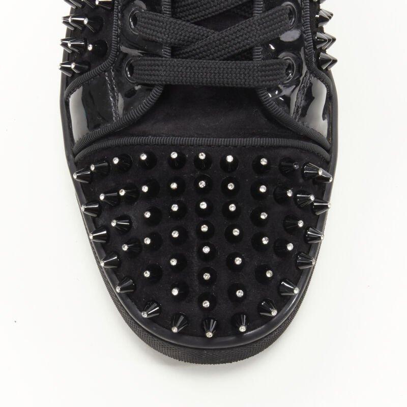 Uomo CHRISTIAN LOUBOUTIN Louis sneaker alta in velluto nero con borchie di cristallo EU41 in vendita