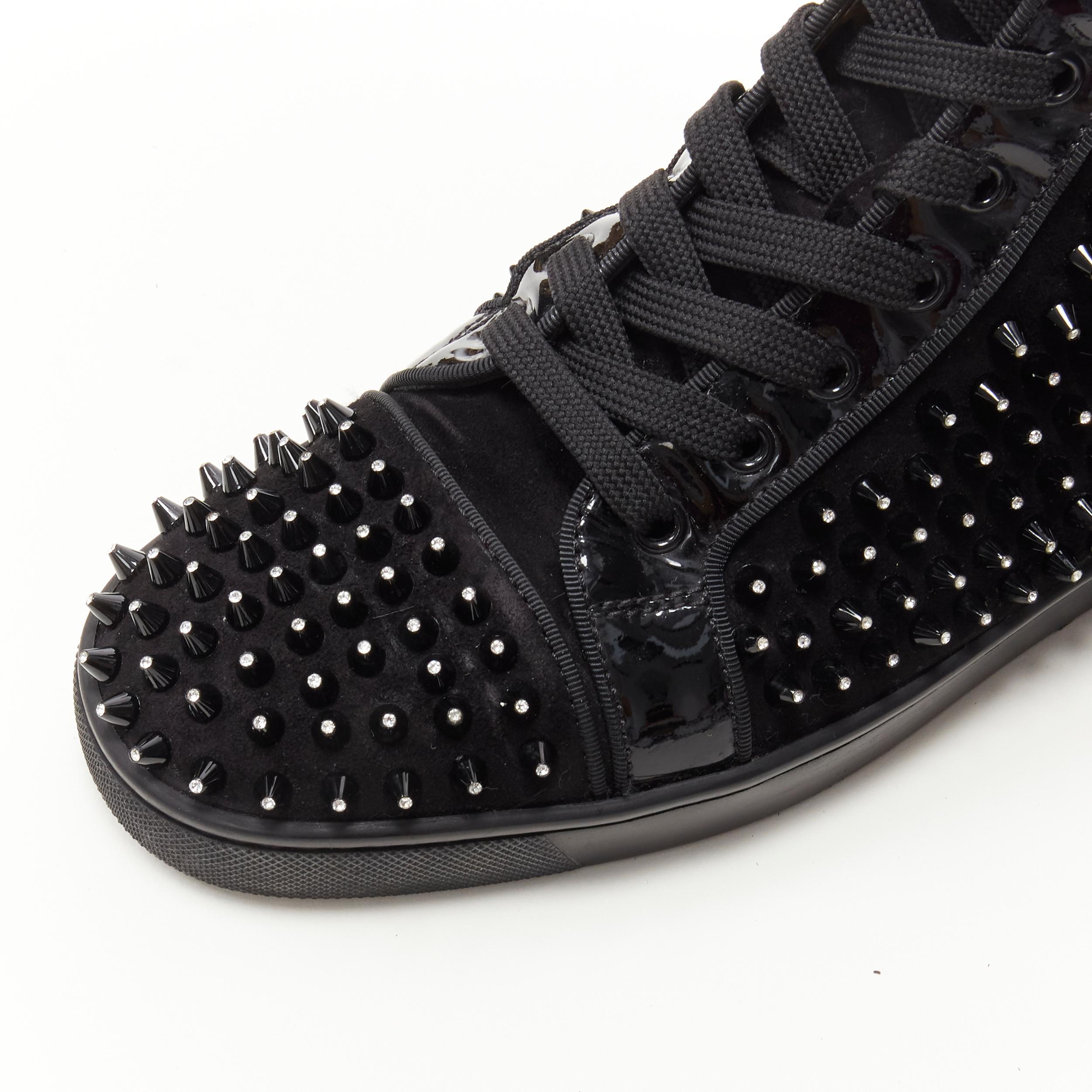 CHRISTIAN LOUBOUTIN Louis black velvet patent crystal spike stud sneaker EU41 In Excellent Condition For Sale In Hong Kong, NT