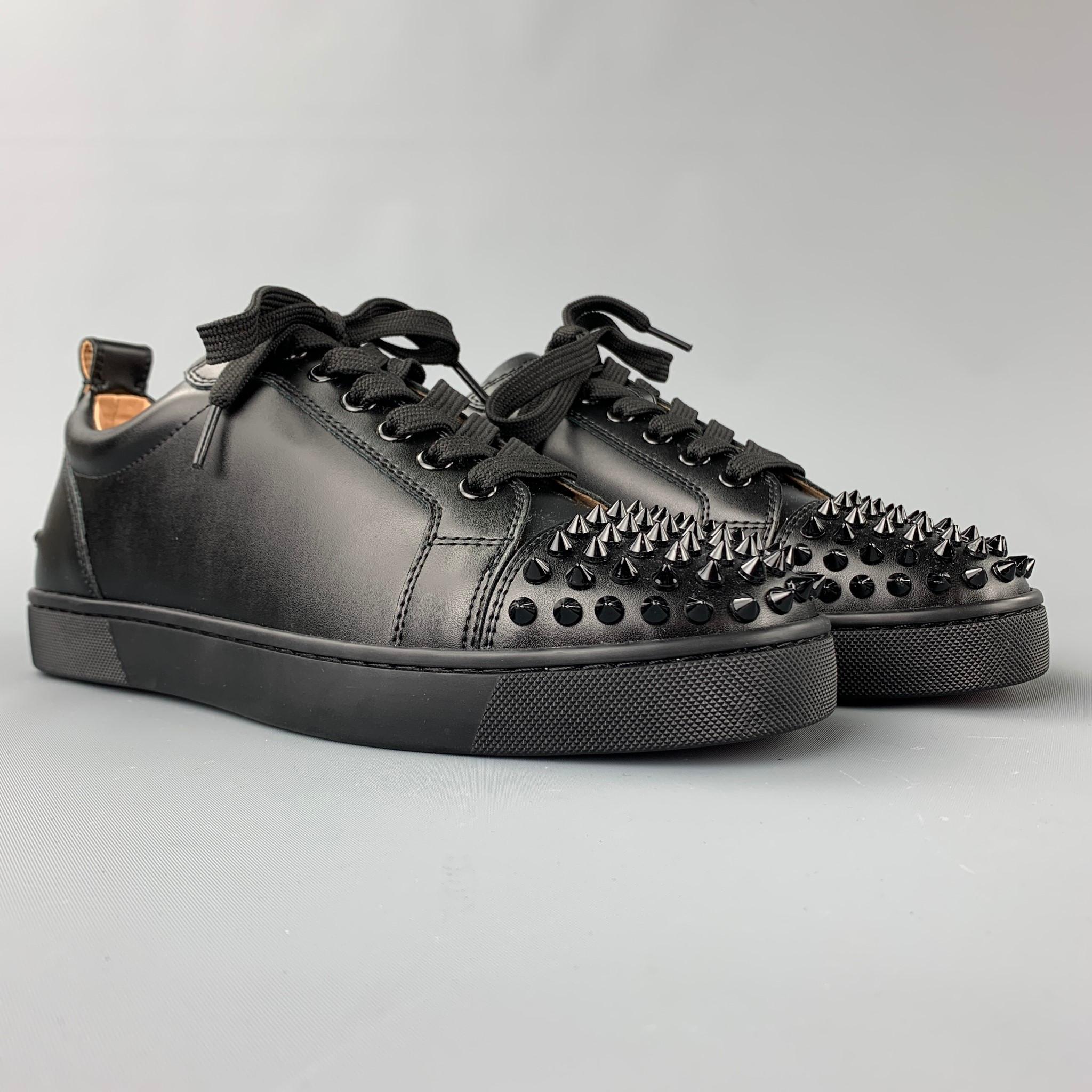 CHRISTIAN LOUBOUTIN Louis Junior Spikes Size 9 Black Leather Lace Up Sneakers In New Condition In San Francisco, CA