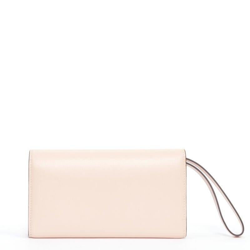 CHRISTIAN LOUBOUTIN Pochette con portafoglio con borchie a spillo Macaron rosa oro
Riferimento: TGAS/B01397
Marchio: Christian Louboutin
Model No: Portafoglio lungo Macaron
Materiale: Pelle
Colore: Rosa, Oro
Modello: Tinta unita
Chiusura: