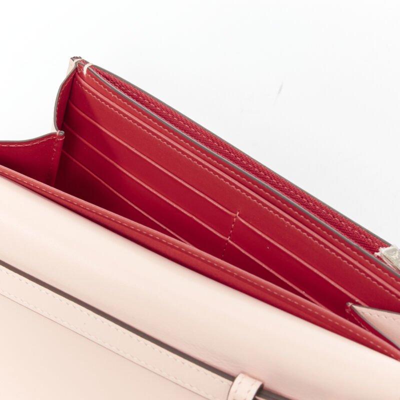 CHRISTIAN LOUBOUTIN Pochette con portafoglio con borchie a spillo Macaron rosa oro in vendita 3