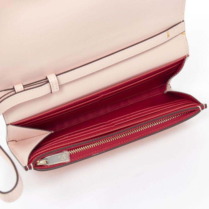 CHRISTIAN LOUBOUTIN Pochette con portafoglio con borchie a spillo Macaron rosa oro in vendita 4