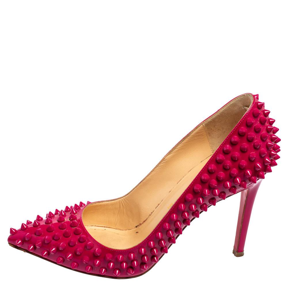 Dazzle everyone with these Louboutins by owning them today. Crafted from patent leather, these magenta Pigalle pumps carry a mesmerizing shape with pointed toes and 10.5 cm heels. Complete with the signature red soles and spikes all over, this pair