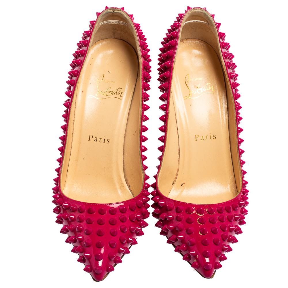 Christian Louboutin Magenta Pink Patent Leather Pigalle Spikes Pumps Size 37.5 In Good Condition For Sale In Dubai, Al Qouz 2