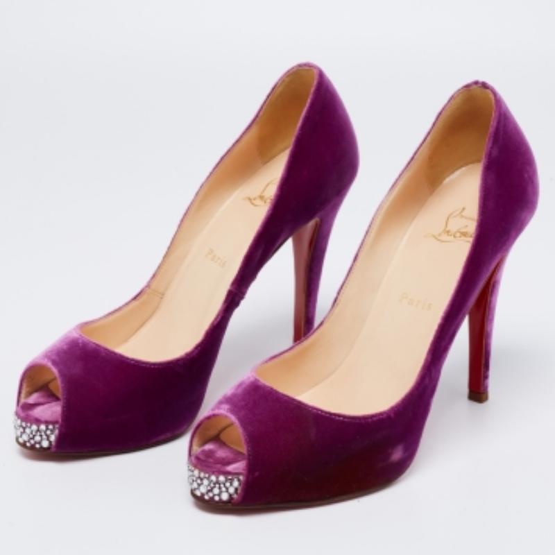 Christian Louboutin Magenta sehr Prive Kristall Peep-Toe Pumps aus Samt Größe 40,5 im Angebot 3