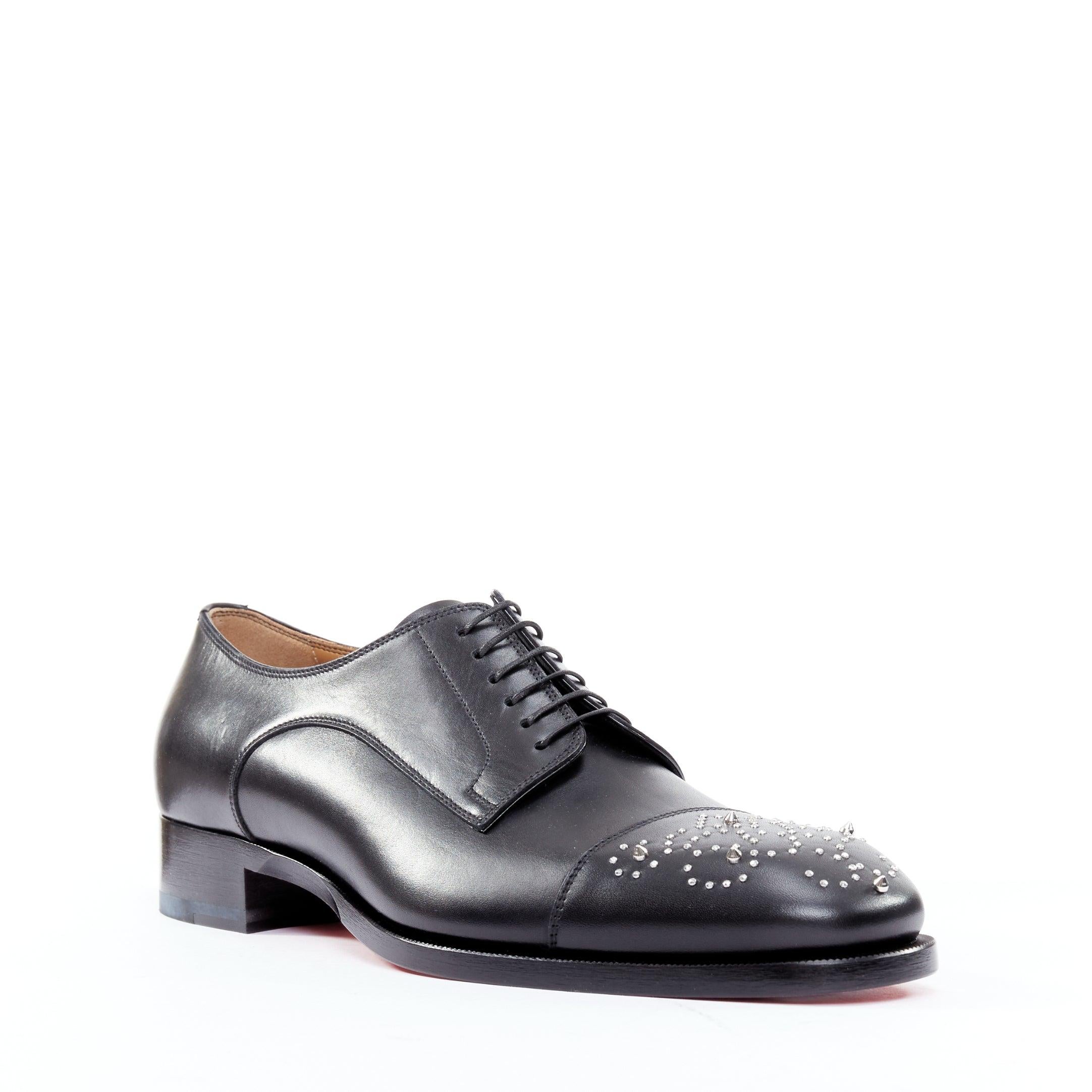 Grigio CHRISTIAN LOUBOUTIN Maltese nero impreziosito da borchie d'argento, derby in pizzo EU43 in vendita