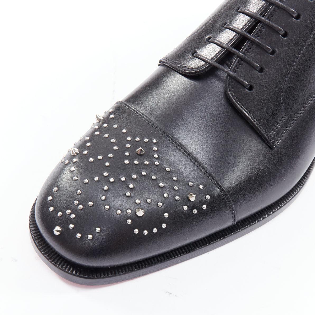 CHRISTIAN LOUBOUTIN Maltese nero impreziosito da borchie d'argento, derby in pizzo EU43 in vendita 2