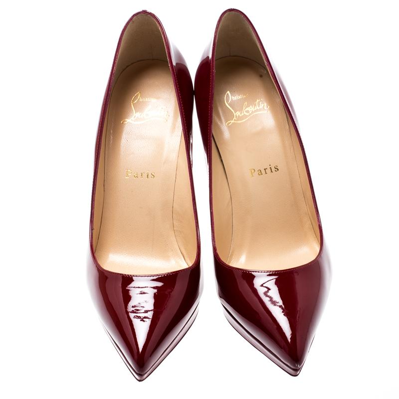 Dazzle everyone with these Louboutins by owning them today. Crafted from patent leather, these red Pigalle pumps carry a mesmerizing shape with pointed toes and 10 CM heels. Complete with the signature red soles, this pair truly embodies the fine
