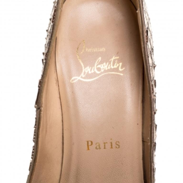 Christian Louboutin Metallic Beige Scaled PVC Poseidon Peep Toe Pumps Size 35.5 en vente 1