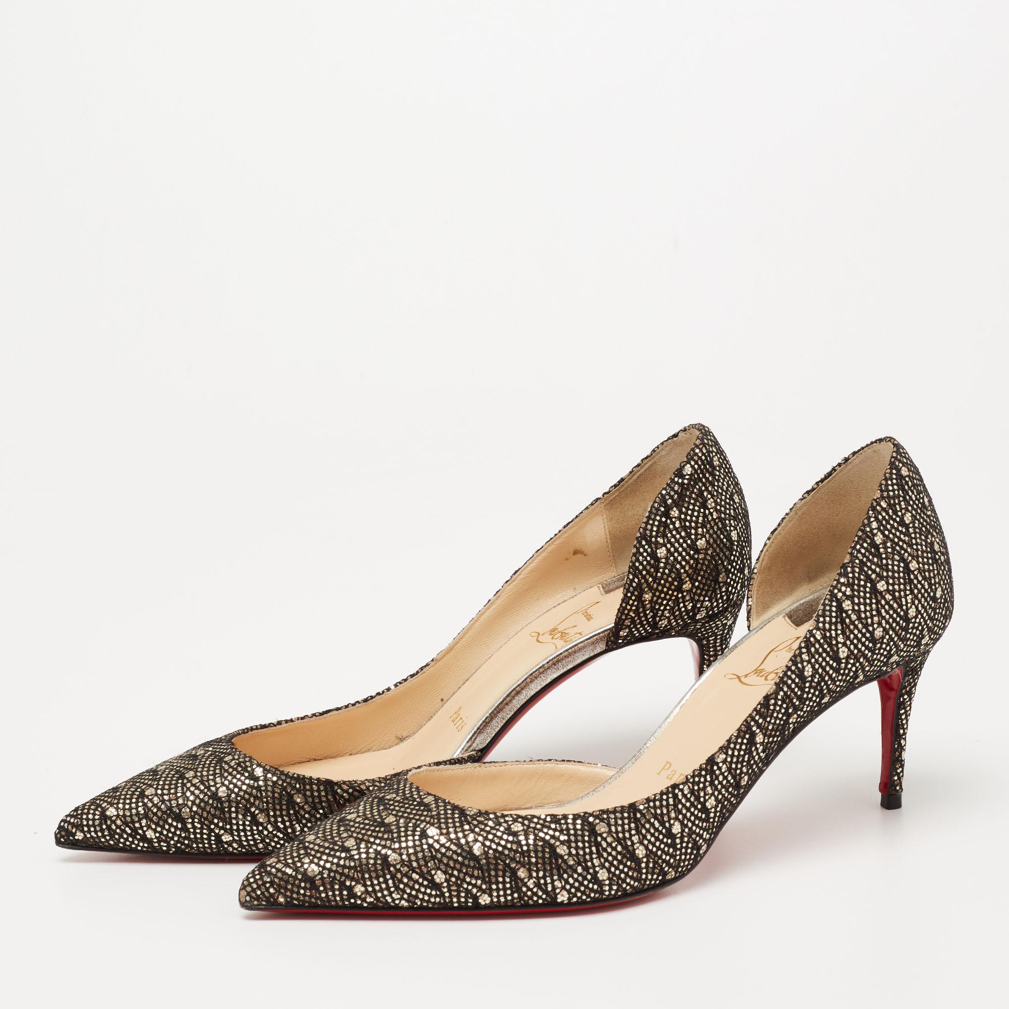 Skilfully crafted from lurex fabric in a D'orsay style with pointed toes, these Christian Louboutin pumps come ready to give you a high-fashion experience. The classic pumps, with sharp-cut toplines, are balanced on 7 cm heels and finished with