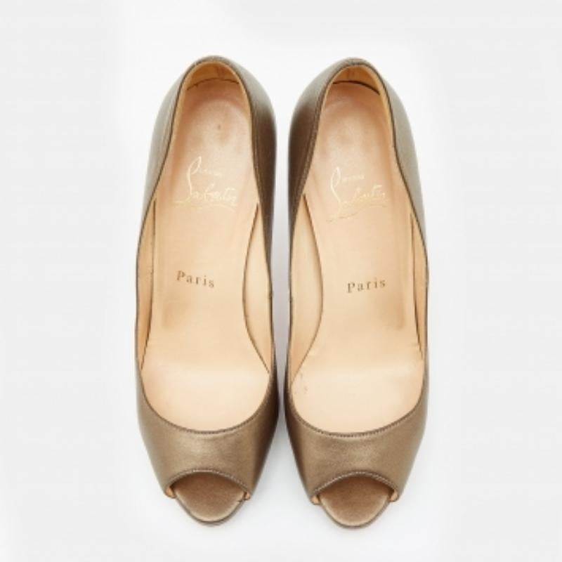 Christian Louboutin Metallic Bronze Leather Yolanda Peep Toe Pumps Size 37 In Good Condition For Sale In Dubai, Al Qouz 2