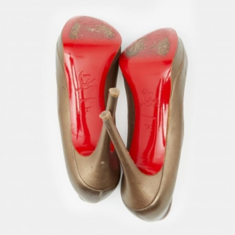Christian Louboutin Metallic Bronze Leather Yolanda Peep Toe Pumps Size 37 For Sale 2