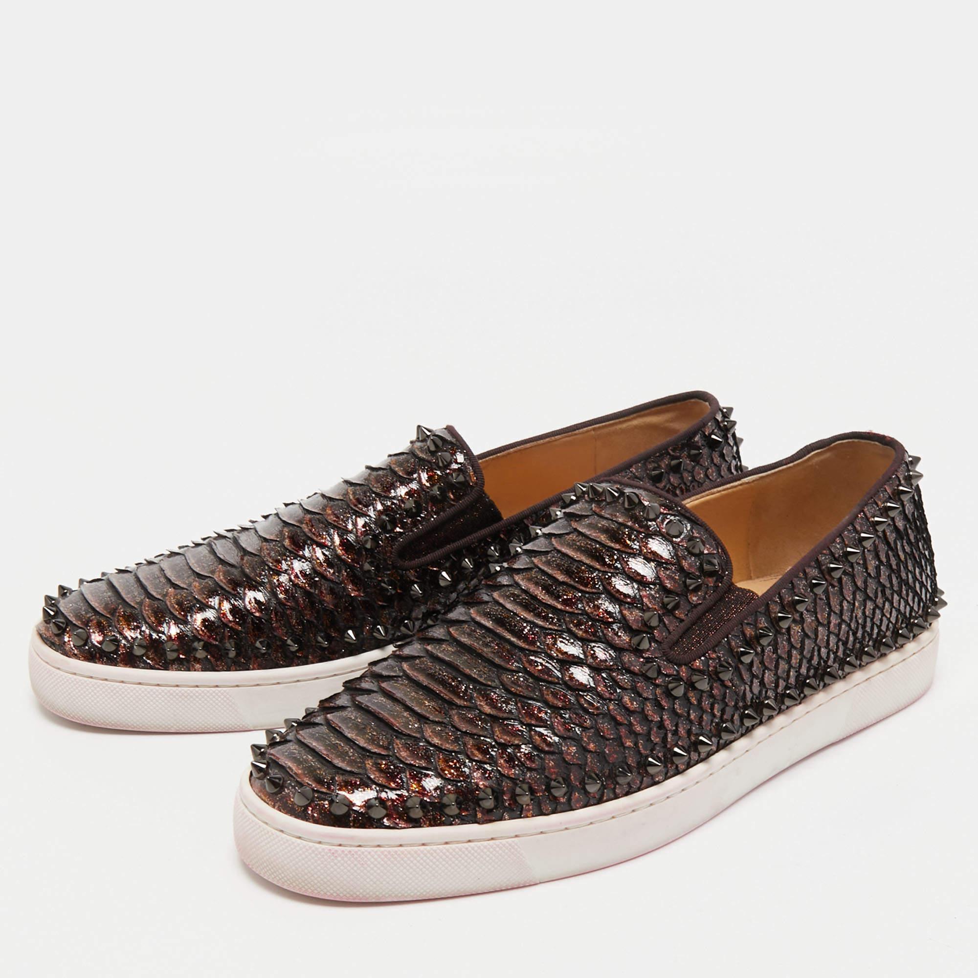 Give your outfit a chic update with this pair of designer sneakers. The creation is sewn perfectly to help you make a statement in them for a long time.

Includes: Original Dustbag