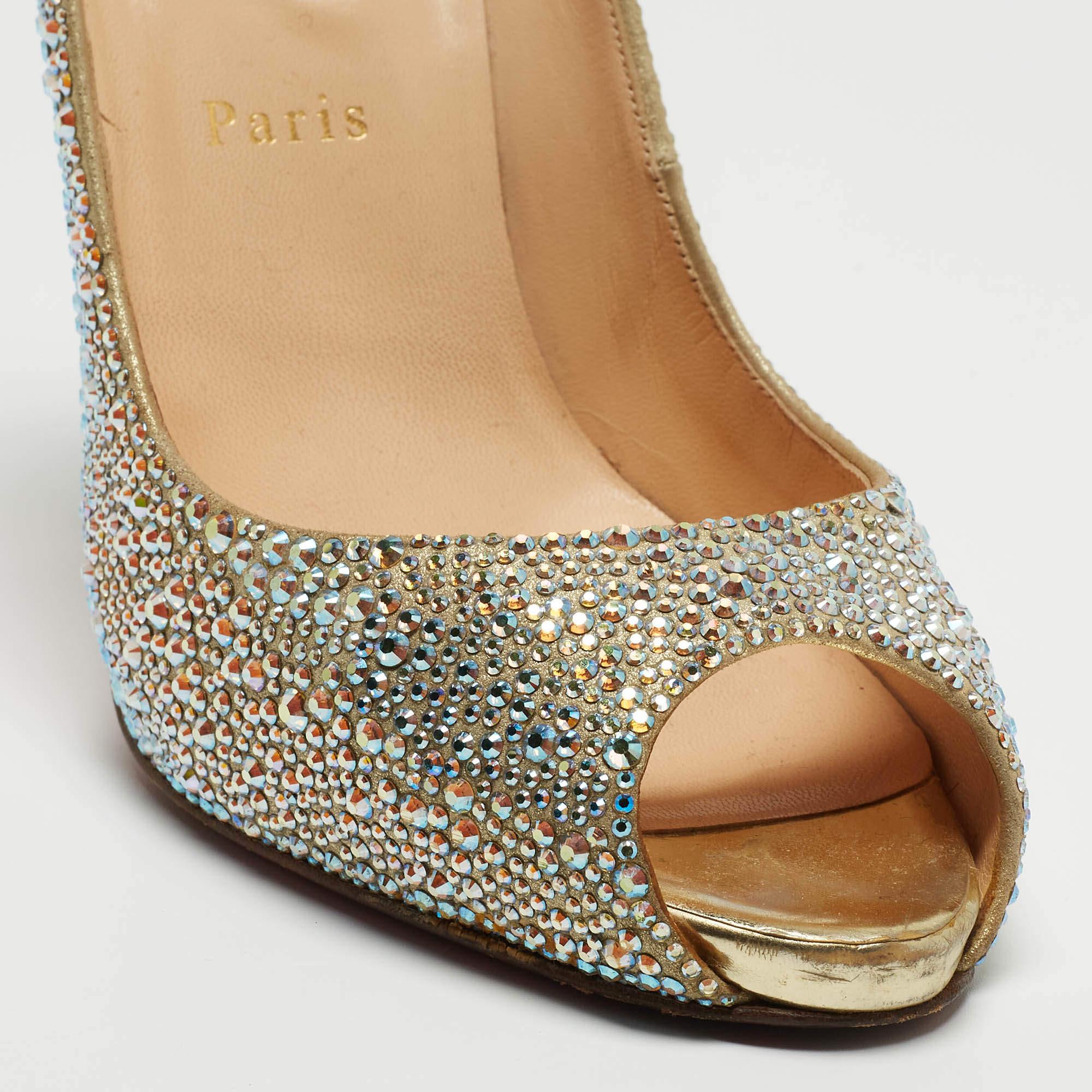 Perfectly sewn and finished to ensure an elegant look and fit, these Christian Louboutin crystal-embellished shoes are a purchase you'll love flaunting. They look great on the feet.

