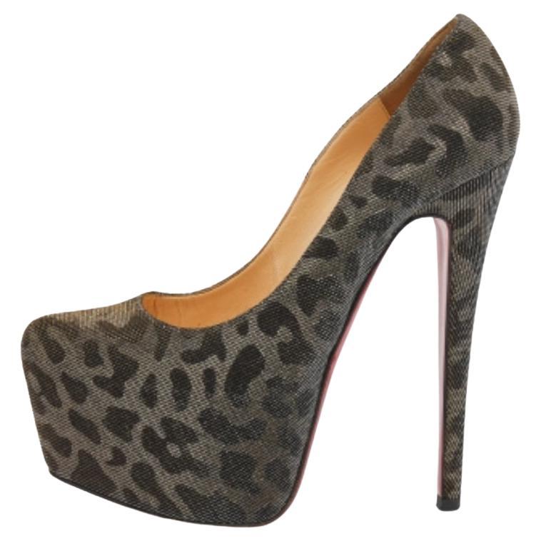 Christian Louboutin Bombas de tela metálica Daffodile Tamaño 36.5