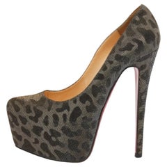 Christian Louboutin Bombas de tela metálica Daffodile Tamaño 36.5