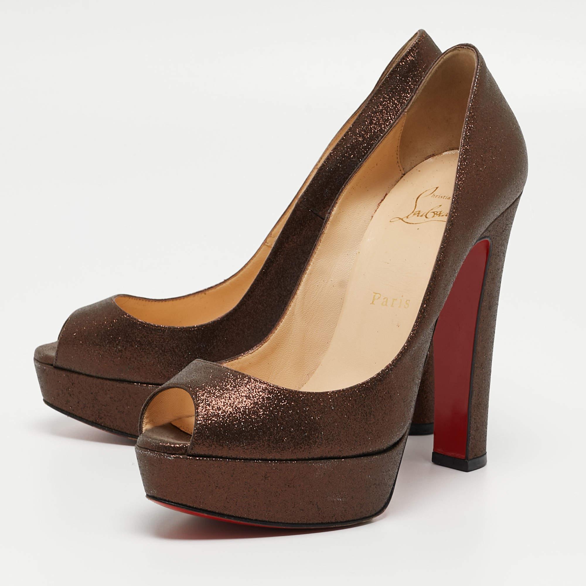 These pumps from Christian Louboutin are meant to be a loved choice. Wonderfully crafted and balanced on block heels, the pumps will lift your feet in a stunning silhouette.

