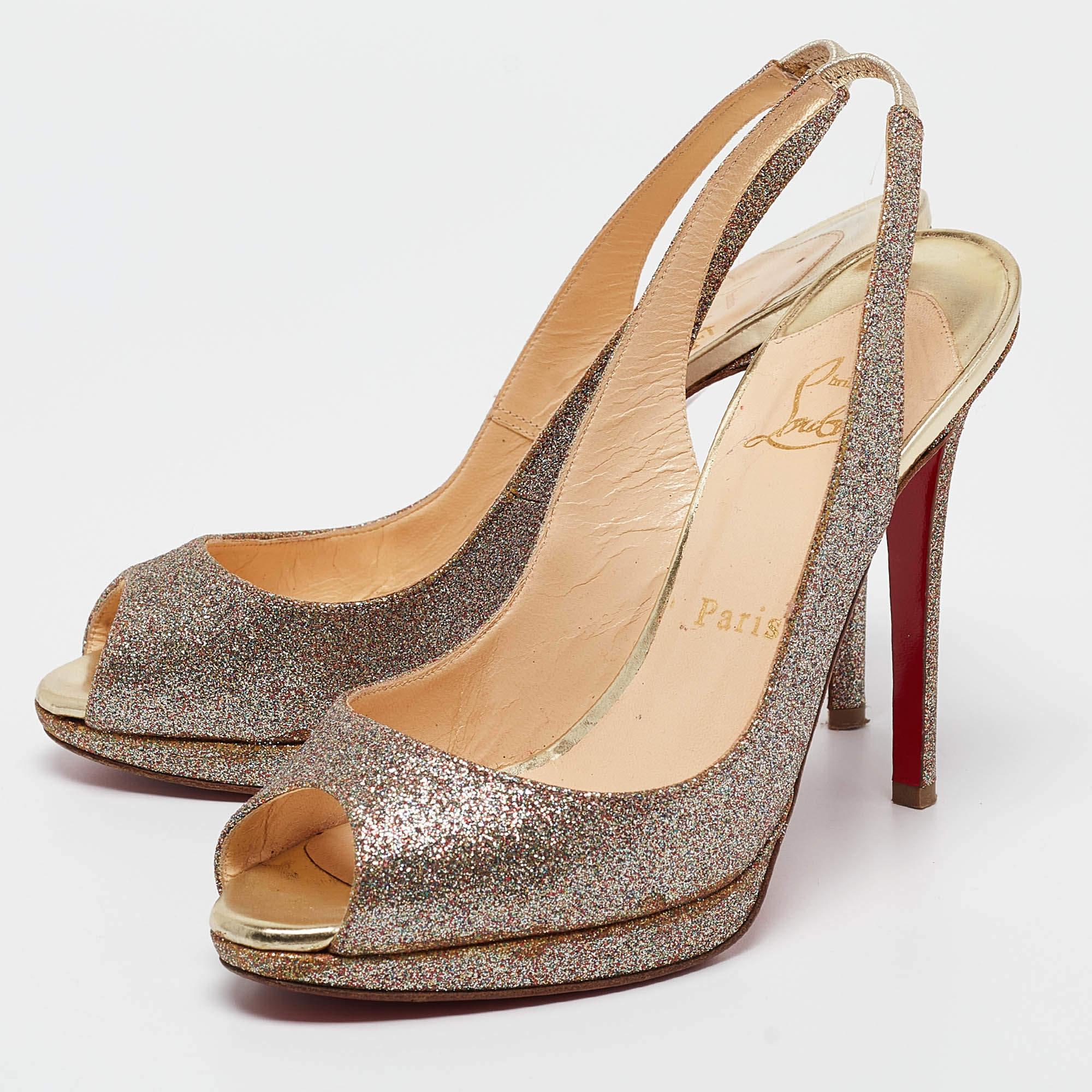 Estas sandalias enmarcarán sus pies de forma elegante. Fabricados con materiales de calidad, presentan un diseño elegante y plantillas cómodas.