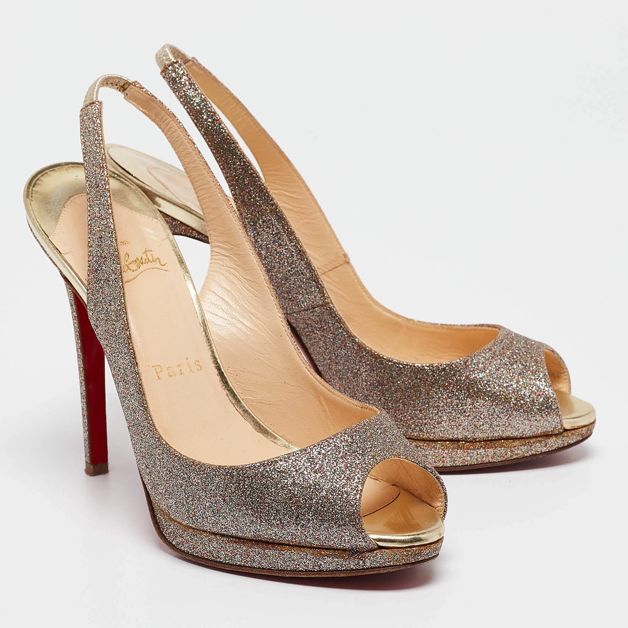 Christian Louboutin Sandalias de plataforma con purpurina metalizada tamaño 37 en Bueno Estado en Dubai, Al Qouz 2