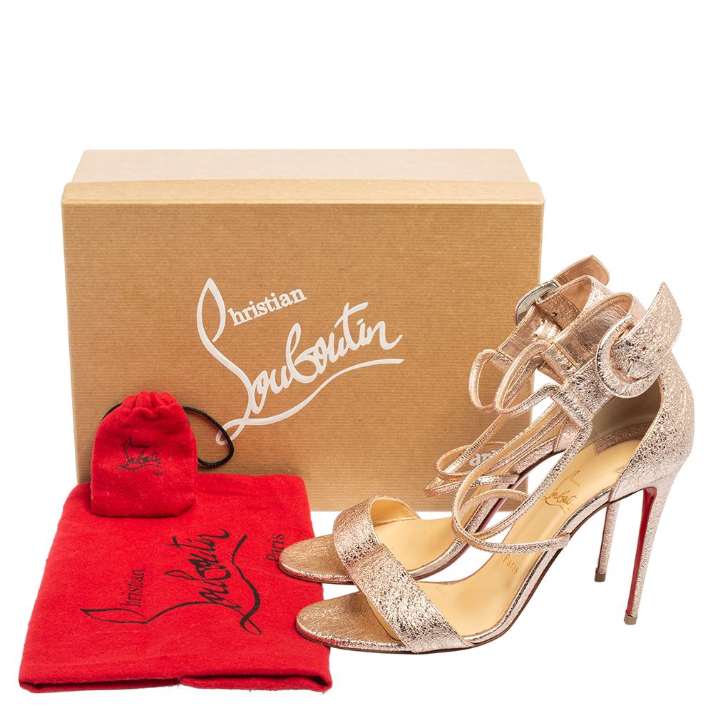 Define your feet with these pre-owned Christian Louboutin sandals. The shoes are made of metallic gold leather with open toes and simple buckle closure. Slim heels complement the design beautifully.

