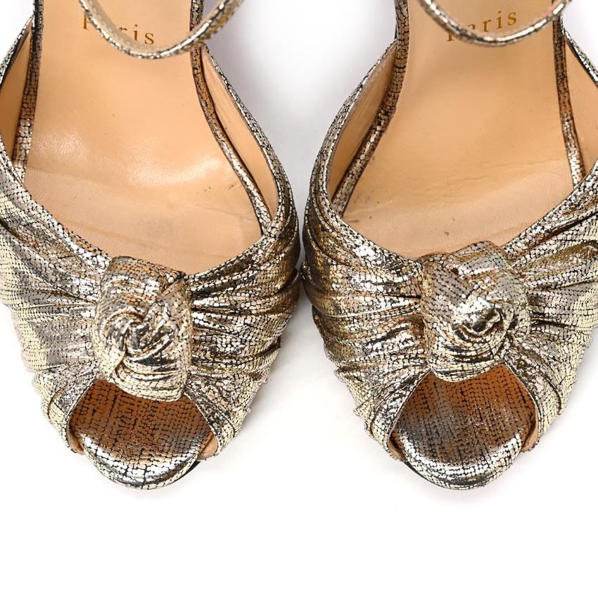 Christian Louboutin Metallic Gold Knotted Leather Peep Toe Pumps - US 7.5 In Excellent Condition For Sale In London, GB