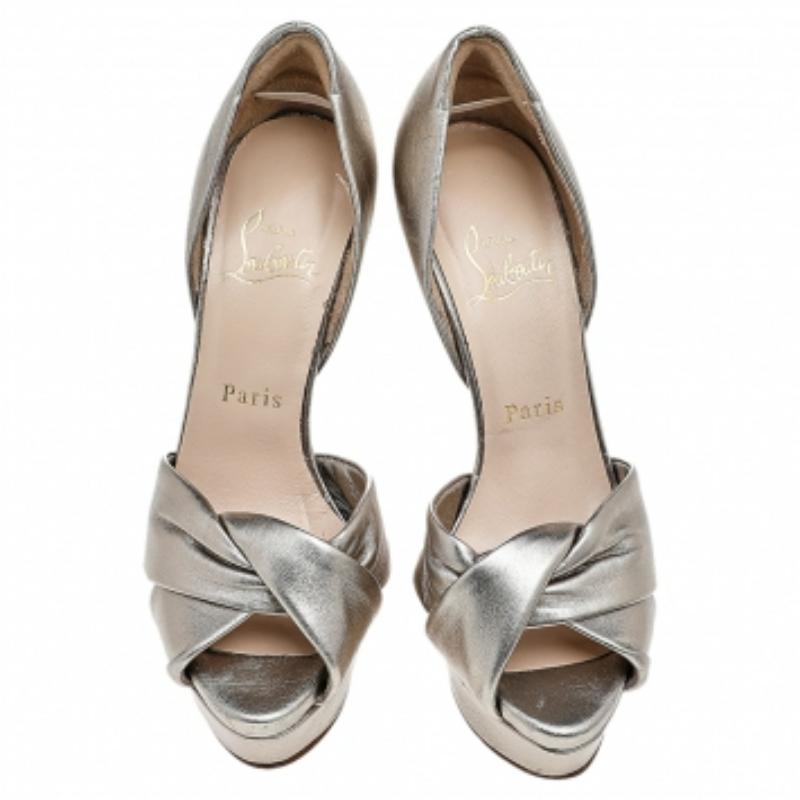 Christian Louboutin Metallic Gold Leather Peacock Platform Pumps Size 36 In Fair Condition In Dubai, Al Qouz 2