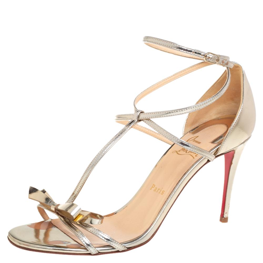 Beauty radiates from these sandals from Christian Louboutin! Crafted from metallic gold patent leather, these sandals have thin straps, buckle fastening, and 8.5 cm heels to lift you elegantly. The red-lacquered soles add the perfect