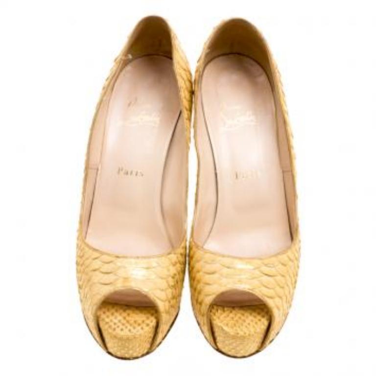 Christian Louboutin escarpins Altadama à bout ouvert en cuir python doré métallisé taille 40 Pour femmes en vente