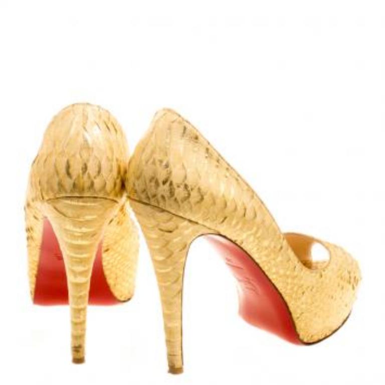Christian Louboutin escarpins Altadama à bout ouvert en cuir python doré métallisé taille 40 en vente 1
