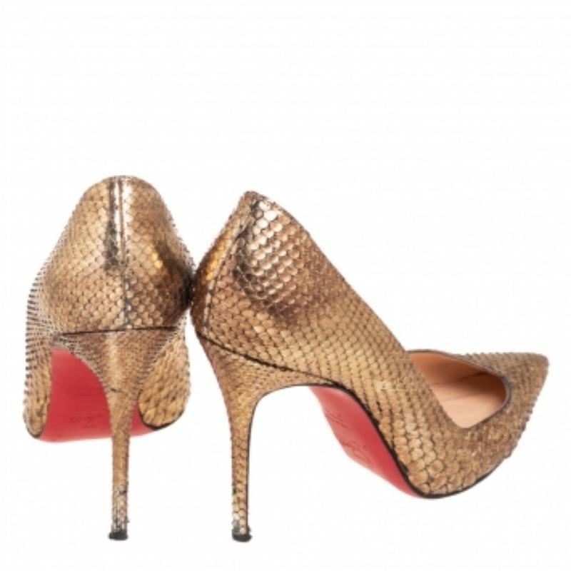 Christian Louboutin Bombas Completa Piel de Serpiente Oro Metalizado Talla 37.5 en venta 3