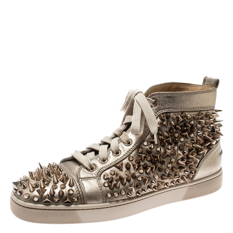 Feel great in your casual wear every time you step out in these sneakers from Christian Louboutin. They have been crafted from metallic gold leather and styled as a high top with an exterior detailed with spikes. The sneakers carry round toes,